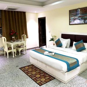 Airport Hotel The Paramont